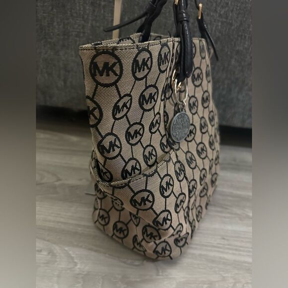 Michael Kors Black and Tan Tote Bag - Picture 4 of 13